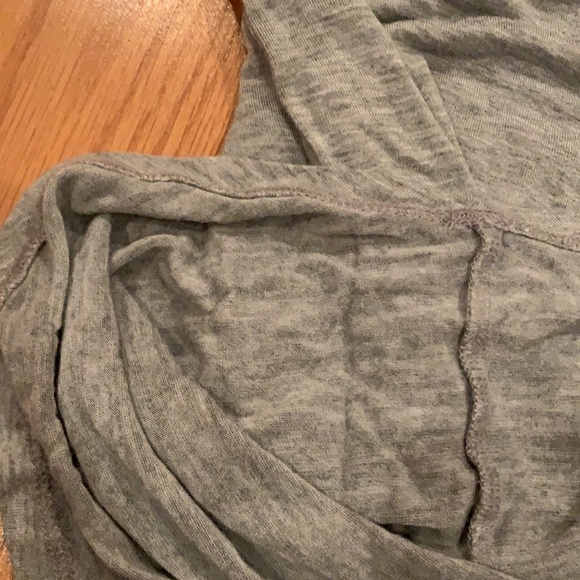 A never worn Hollister loose and soft tee. Light weight and airy. - Picture 6 of 6